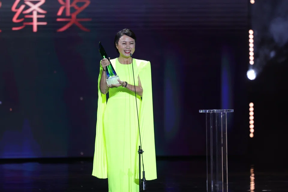 Xiang Yun winning Best Evergreen Artiste in 2023.