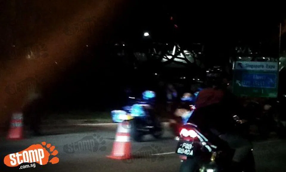 Massive jam at Changi Airport due to 9 car pile-up causes inconvenience to drivers and tourists