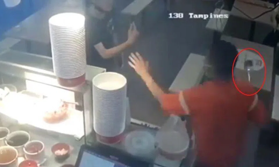 Teen flips tray at Sengkang food stall vendor, who beats him with ladle