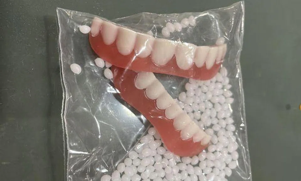 Woman buys $10 dentures from FB ad, realises they are toy teeth while trying to put them on