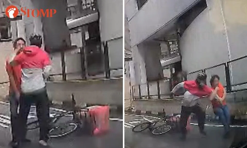 Food delivery platform Foodpanda is aware of a delivery rider who punched a driver in Bencoolen. 