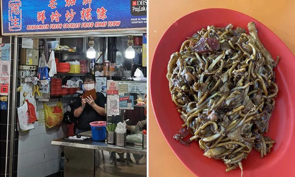 ‘Dad lor! Dad and Mum taught me together,’ says the young hawker when asked who taught him to fry char kway teow. 