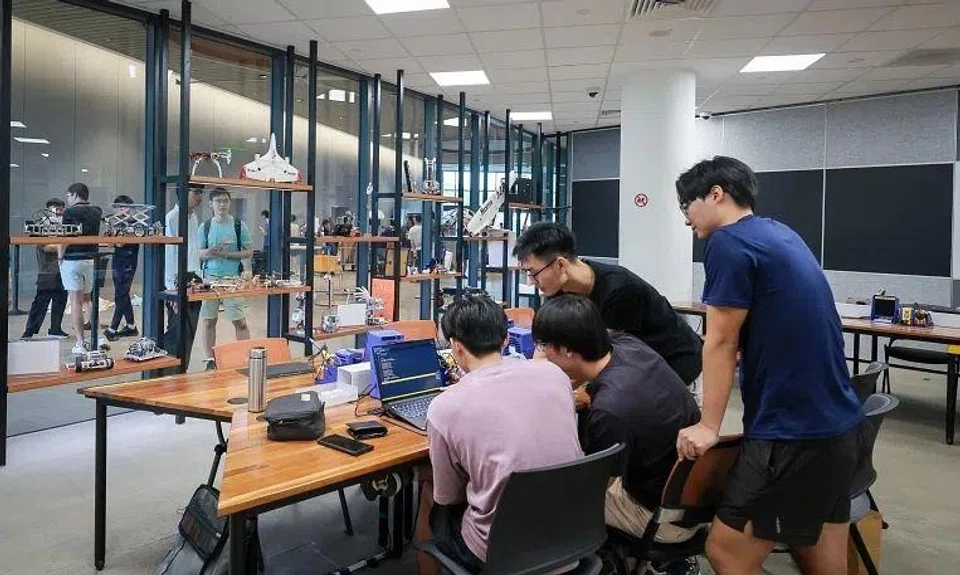NUS Computing has a current enrolment of over 6,000 undergraduates and nearly 2,000 postgraduates.