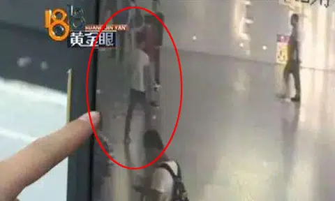 Chinese guy 'makes it rain' at railway station following bad breakup