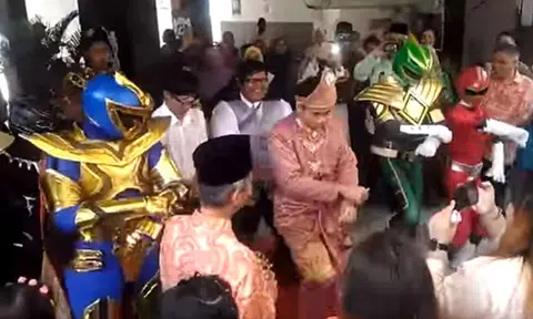 Couple's Power Ranger entourage at Malay wedding is really quite power