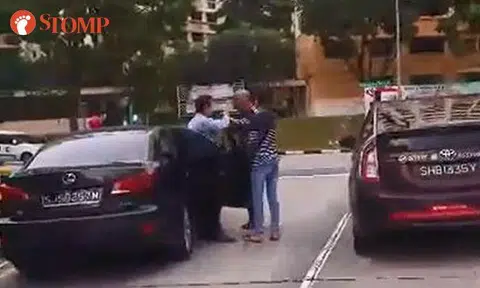 Men argue and hurl vulgarities in the middle of road at Hougang