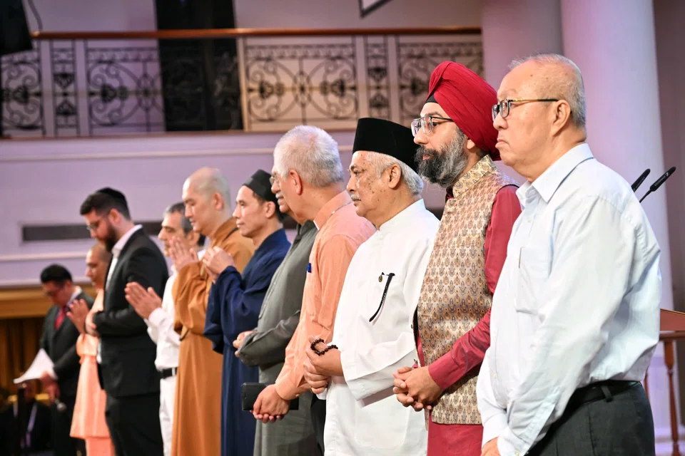 Leaders of Singapore's major religions at a dinner to celebrate the Taoist Federation's 35th anniversary and Singapore's 60th year of independence.