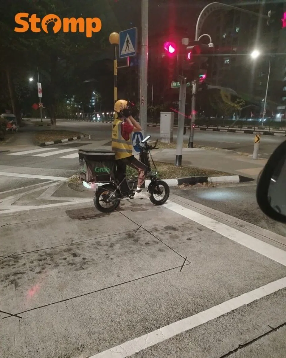 Delivery rider in Meituan uniform spotted in Boon Lay: ‘Weird, is it in S’pore?’