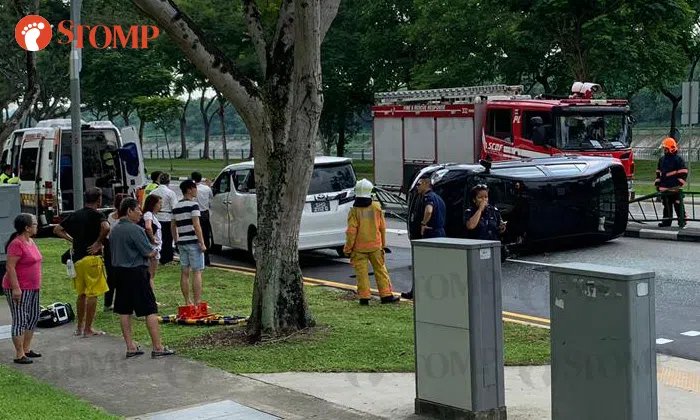 3 taken to hospital after accident involving taxi and 2 cars in Hougang ...