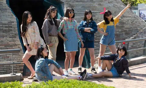 Contrasting photos show how different life is like in North and South Korea