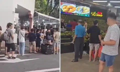 Long queue for durian giveaway in Kovan: Stall's gesture 'will never be forgotten in history of S'pore'