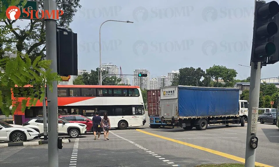 sbs transit bus and trailer accident at upper thomson road