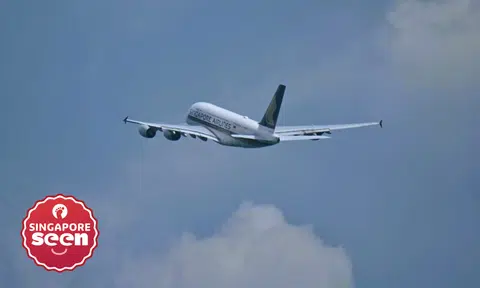 SIA passenger using toilet embarrassed after 2 people open door due to malfunctioning lock