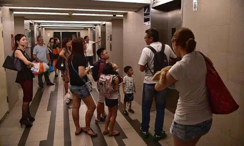 Pinnacle@Duxton residents stranded after lifts failed: Some had to climb 20 flights of stairs