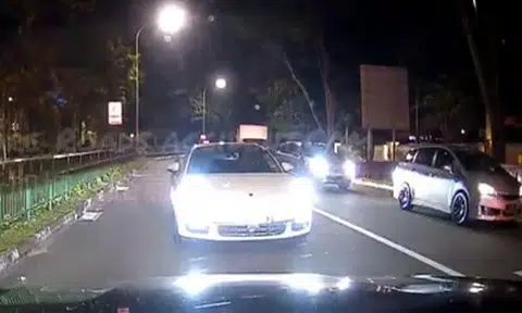 Porsche driver goes against traffic -- but why did camcar driver give way?