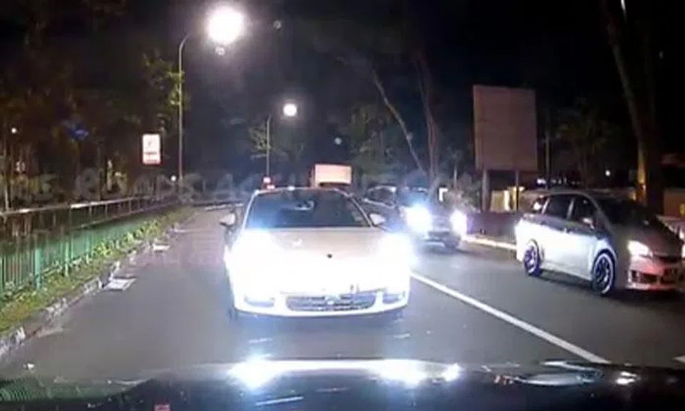 Porsche driver goes against traffic -- but why did camcar driver give way?