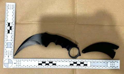 Teen, 17, allegedly uses karambit to rob victim of iPhone and ring in Jurong West