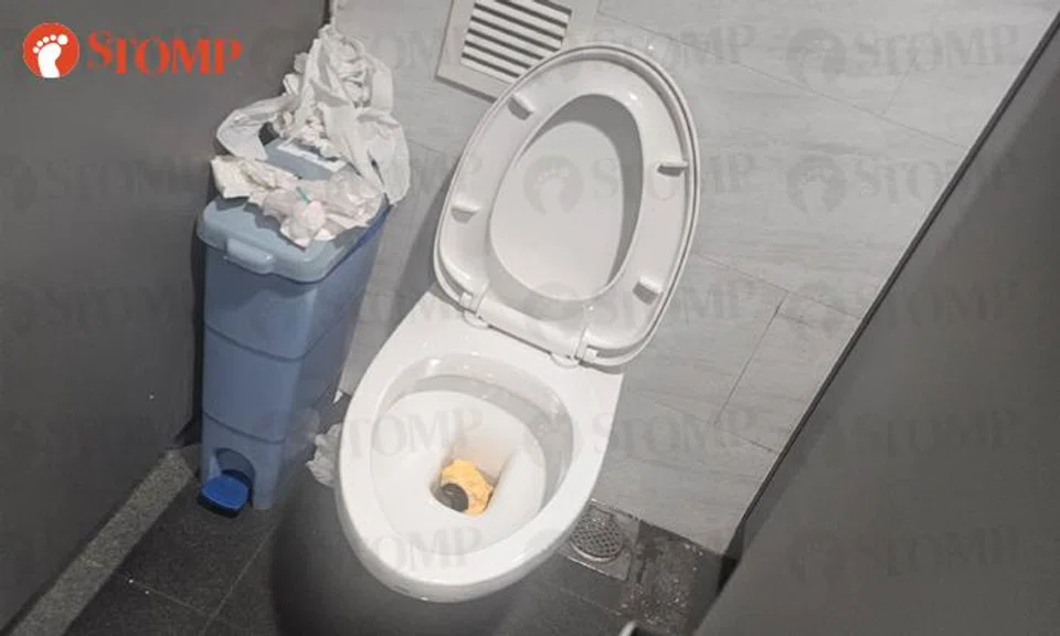 dirty mrt toilet