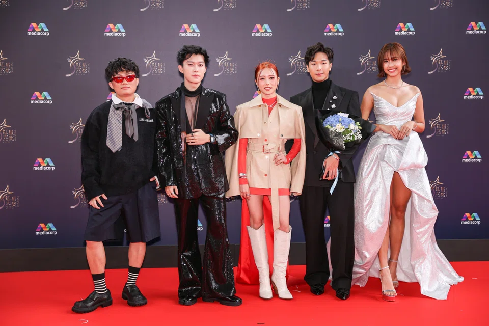 (From left) Radio DJ Tan Ting Fong and Zhu Zeliang with other artistes on the red carpet at the Star Awards at Mediacorp on April 19. 