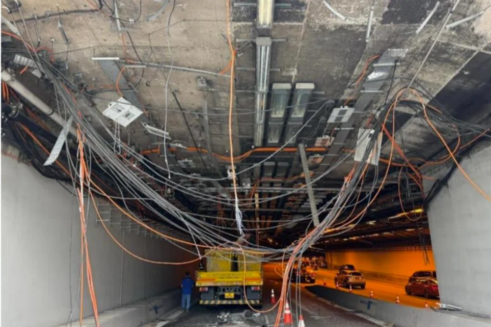 The collision caused damages to the height limit barrier and the mechanical and electrical units of the tunnel. 