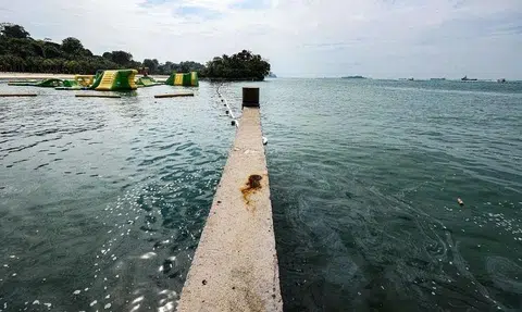 Evidence of oil spill found in the waters off Palawan beach at 10.22am on Oct 21.