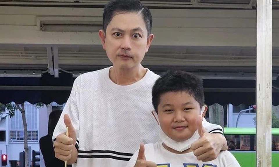 Chew Chor Meng praised for photo with 'very polite and very cute' young fan
