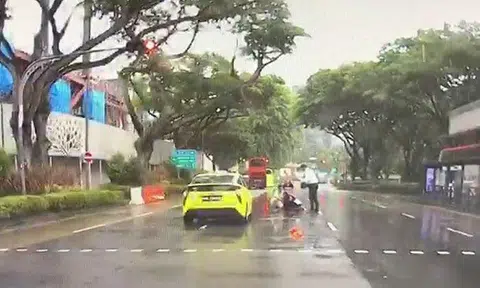 Taxi beats red light and hits female pedestrian along Penang Rd, police investigating
