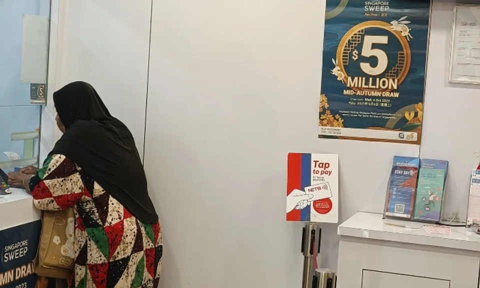 Posting anonymously on the Complaint Singapore Facebook page on Thursday (Oct 19), the man shared about his encounter with the woman.