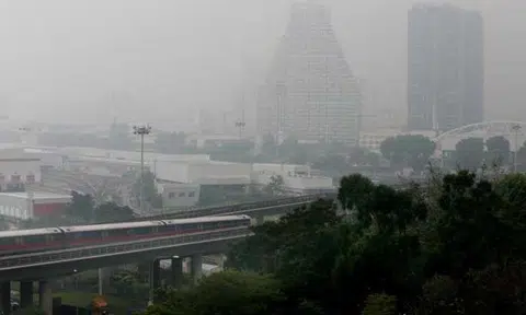 Haze shots from Blk 333 Bishan at 7am. PHOTO: THE STRAITS TIMES
