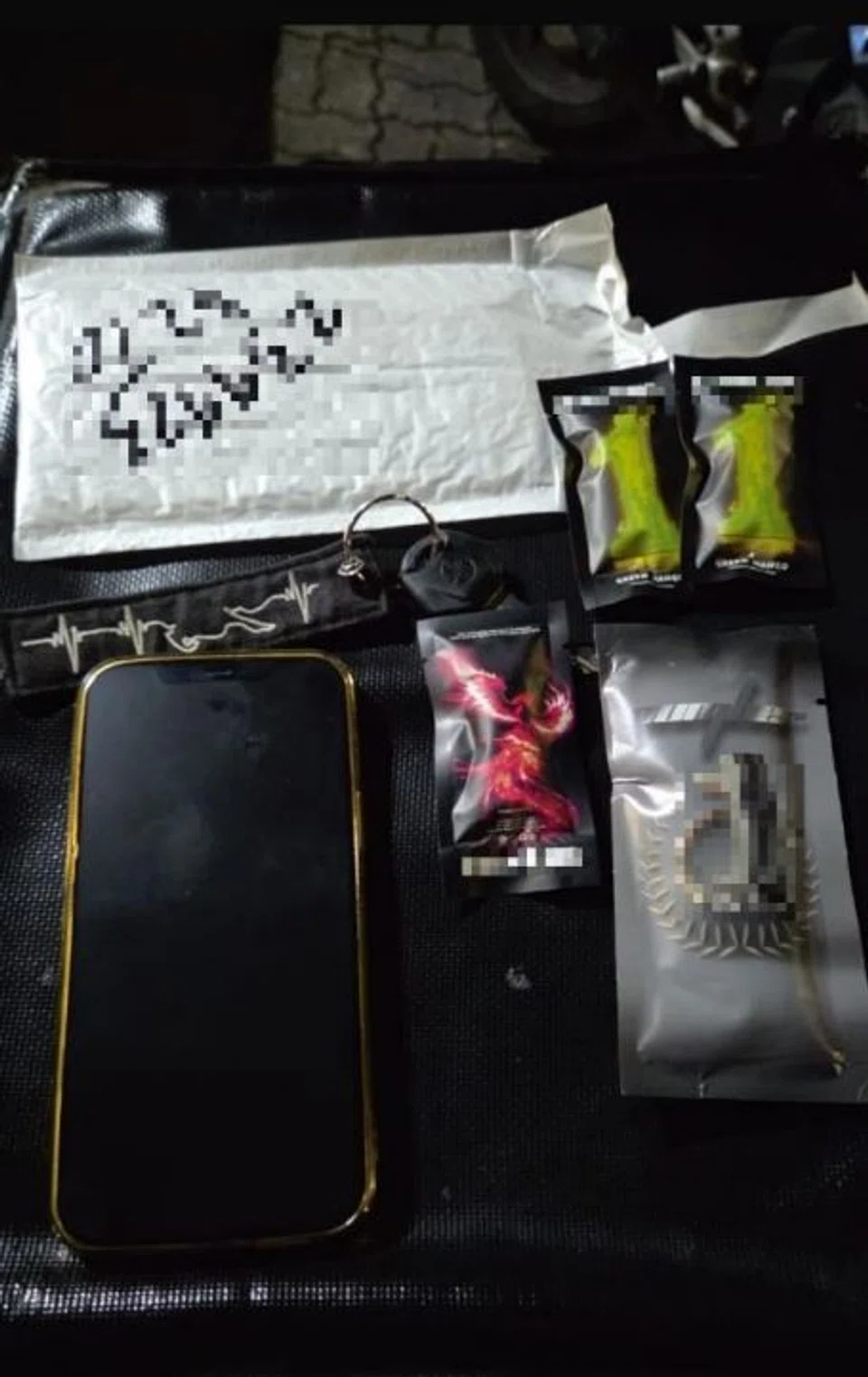 One e-vaporiser and three pods were seized from the seller.