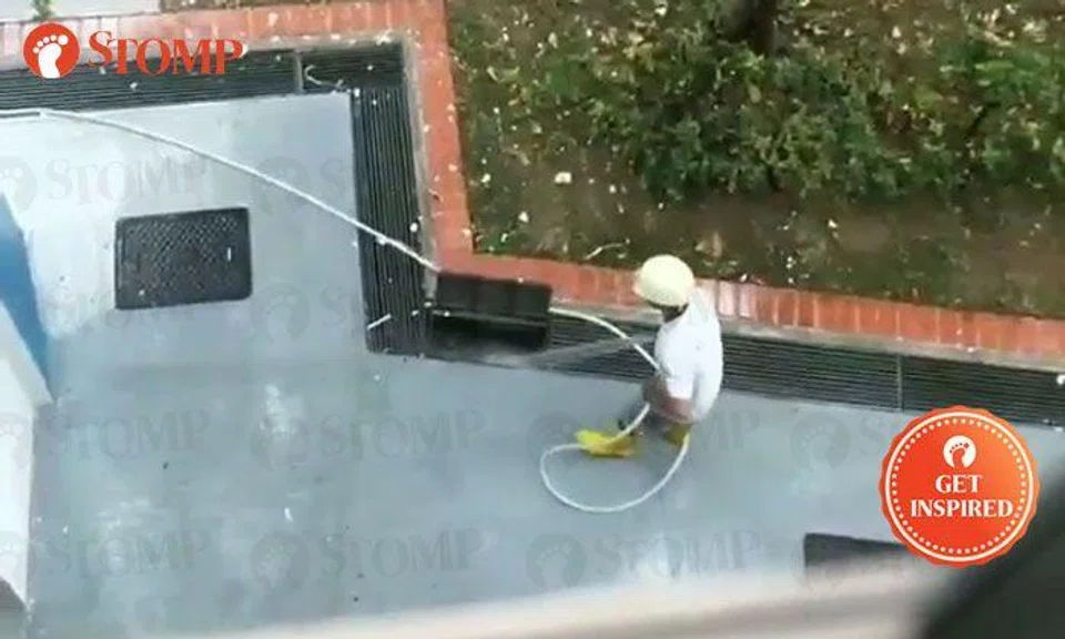 'Thank you for your hard work despite the rain!' says Sengkang resident to worker