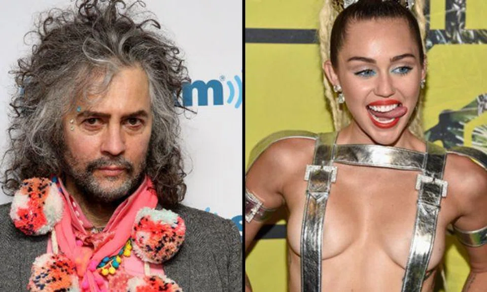 Miley Cyrus sends pictures of herself peeing to her friend