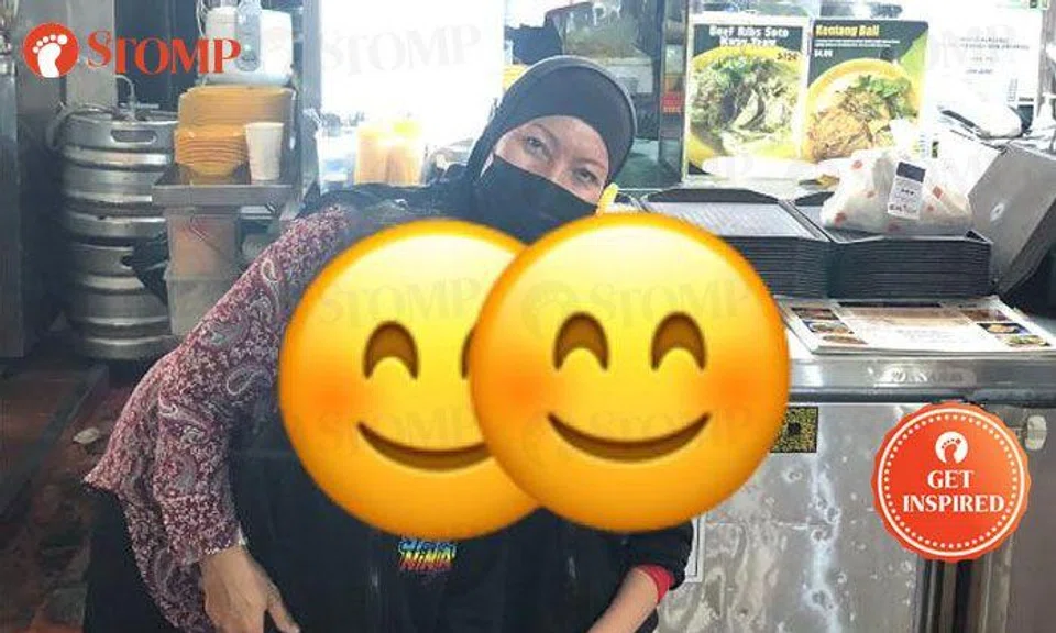 Stomper thankful to stall owner for treating her kids to satay at Makansutra Gluttons Bay