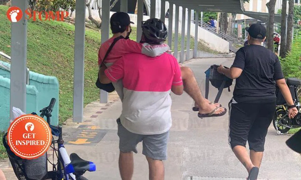 Riders help carry injured man to shelter after accident in Yishun