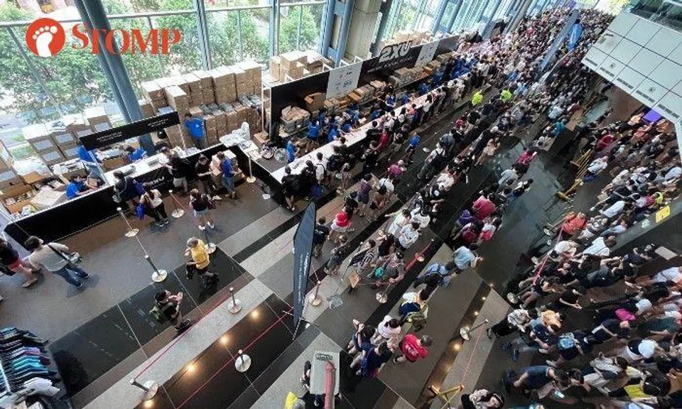 Photos showed the line of people occupying most of the floor.