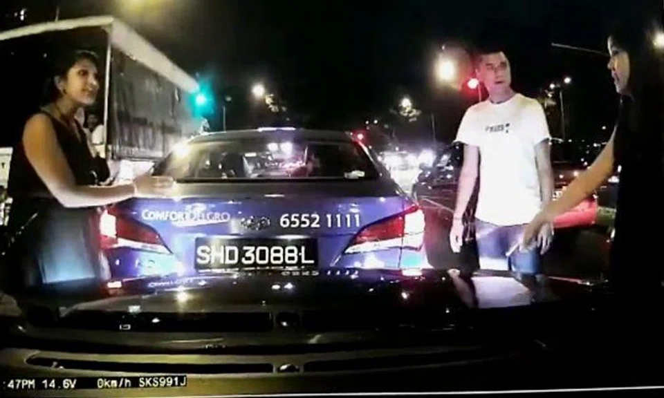 Taxi reverses into car -- but passengers defend cabby