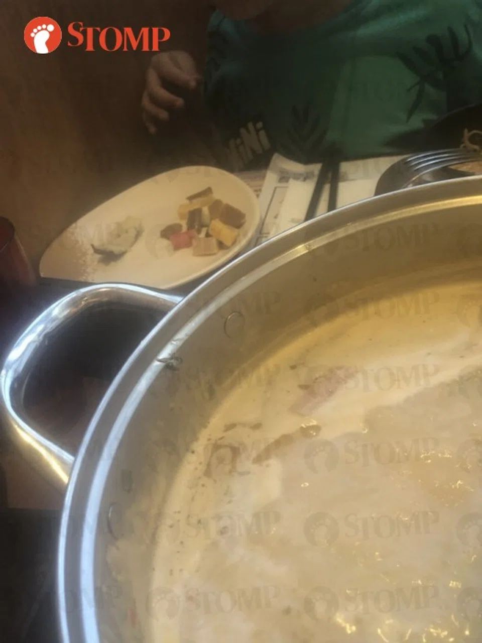 Waiter, there's a fly in my hotpot