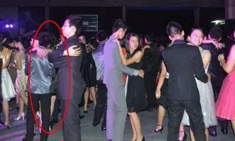 So emo! These depressing photos demonstrate what being forever alone really means 