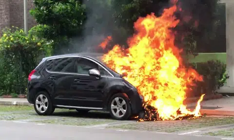 Car catches fire at carpark of Bedok Block 167