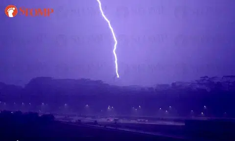 'Lightning chaser' stays up to catch spectacular show in Bukit Panjang at 5am