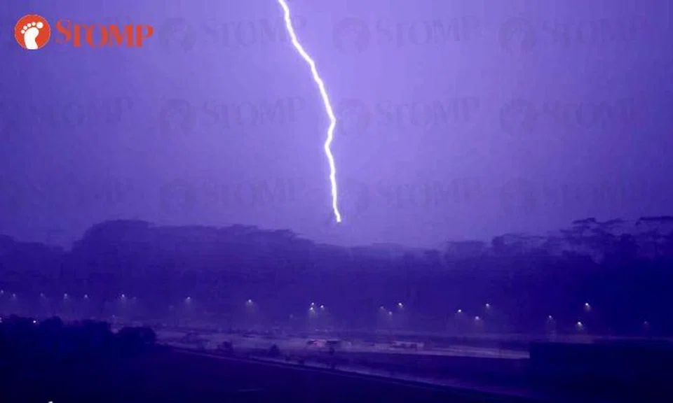 'Lightning chaser' stays up to catch spectacular show in Bukit Panjang at 5am