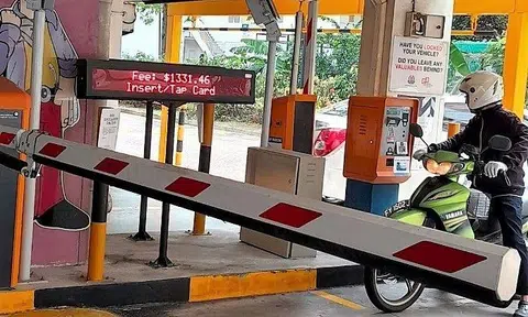A photo shared on the SG Road Vigilate Facebook page showed the road user being charged more than $1,330 to enter a multi-storey car park in Jurong West Street 75