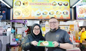 Mohamed Hajirin Mohd Tahir and his wife Norazlina Md Yusoff are committed to retaining their stall’s $1 nasi lemak amid rising costs.