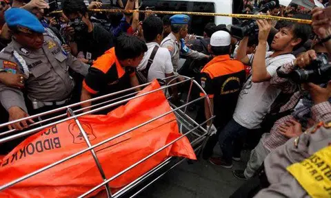 6 dead in Jakarta after being piled into tiny toilet by intruders 