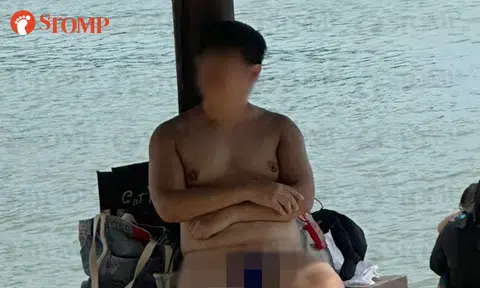 Stomper questions beachgoer's mankini outfit in Sentosa