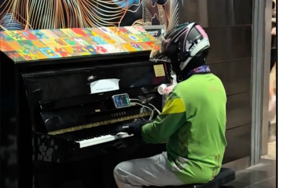 The delivery rider's performance wowed everyone.