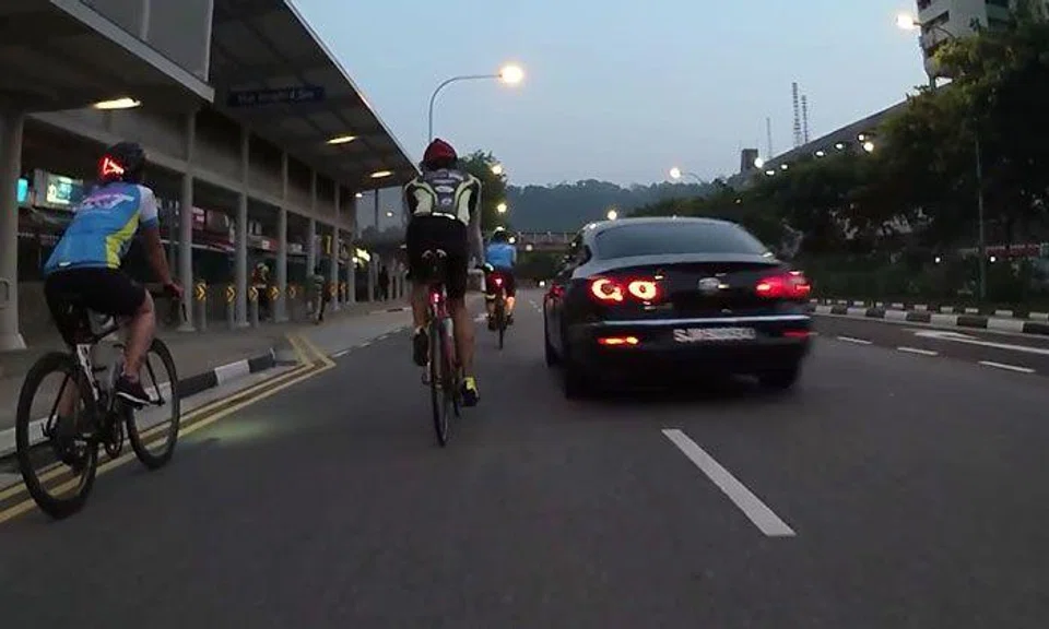 Driver of Volkswagon SJR9003U speeds dangerously close to cyclists near Beauty World
