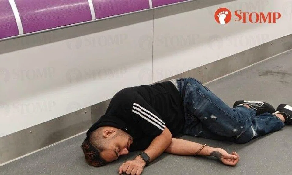 A guy was so exhausted he slept all the way from Dhoby Ghaut to Punggol MRT station. Photo: Stomper Alex