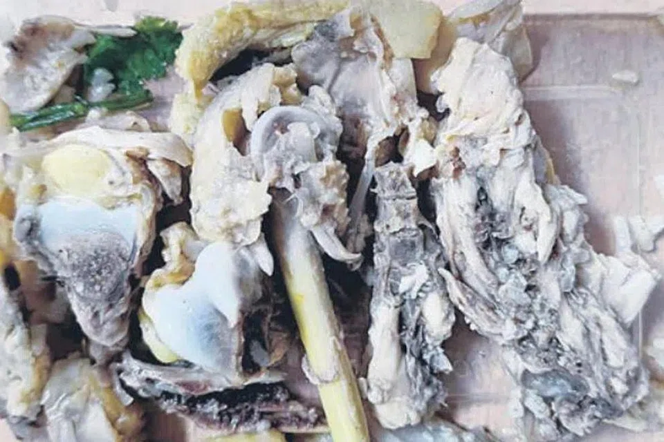 The customer, Mdm Zhuang, was shocked when with the number of bones in the chicken leg rice set she bought.