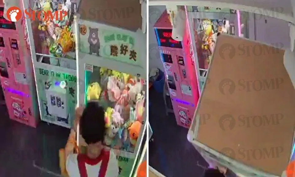 Determined auntie shakes 200kg claw machine at Lucky Plaza until stuffed toy drops out